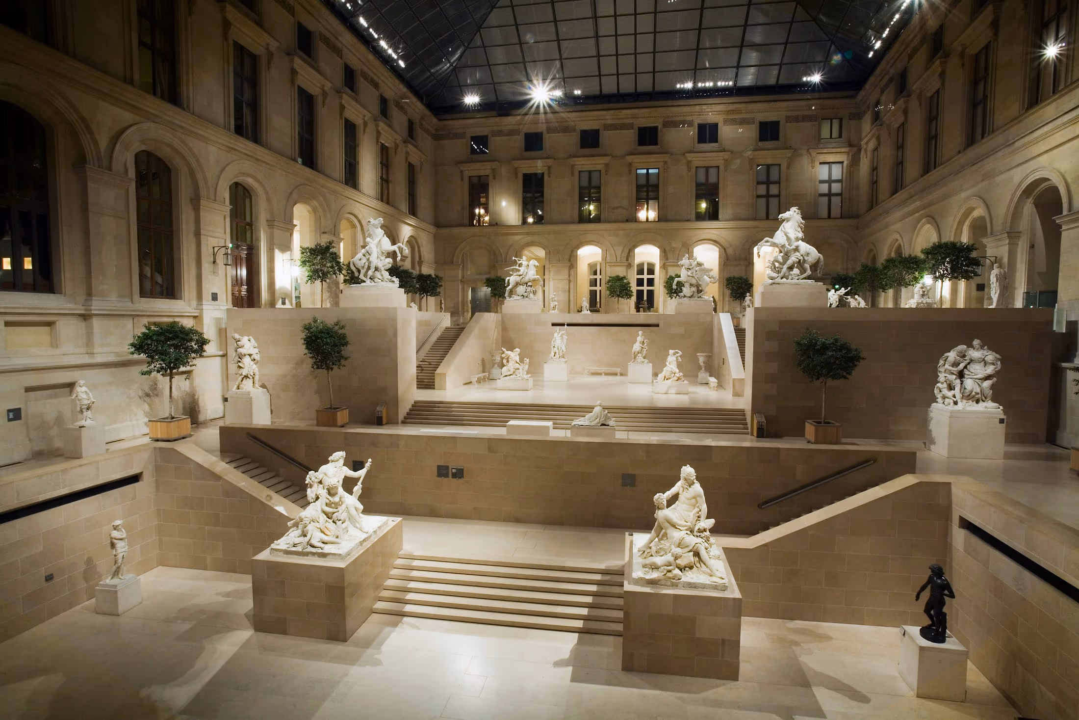 La cour Marly du Louvre et sa verrière, aile Richelieu